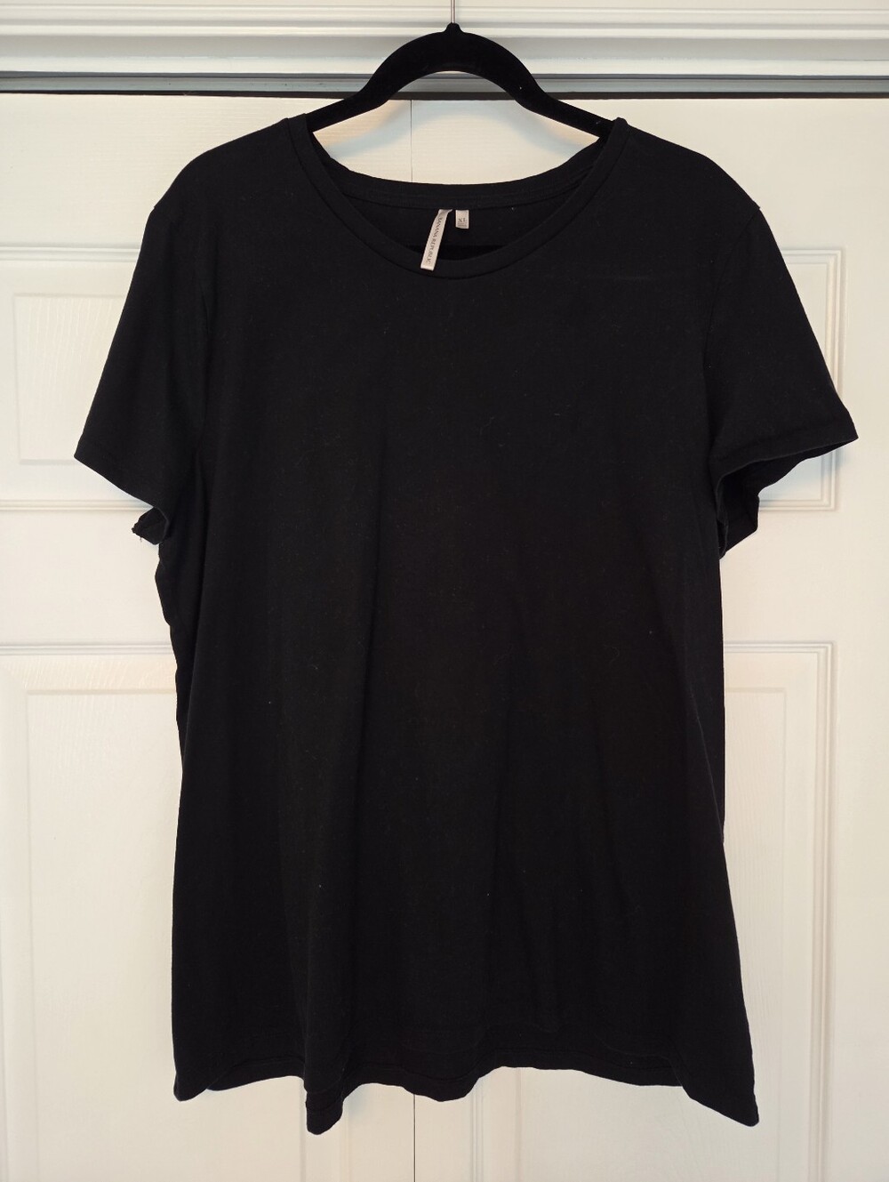 Banana Republic Classic Black Crewneck Women's Tee